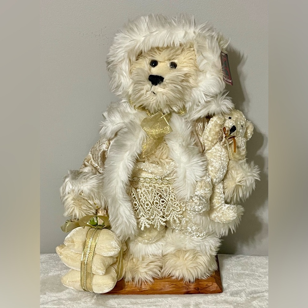 Dan Dee Collectors Choice Christmas Holiday Winter Plush Bear on Wood Stand